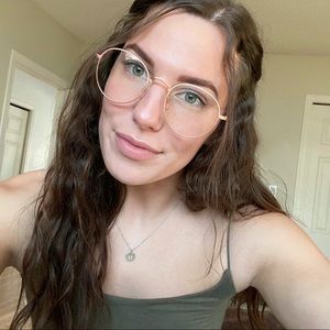 Meet your Posher, Madeline